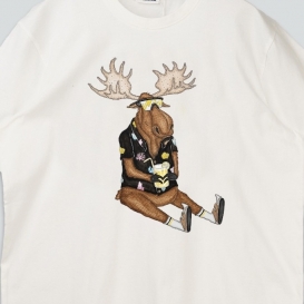 Moose vacation off white men t-shirt